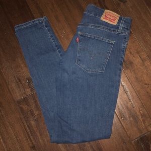 Levis Women’s Slimming Skinny Jean